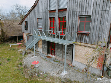 Balkonanbau mit Treppenabgang aus Metall - Fuchs & Fuchs Metallbau und Stahlbau AG